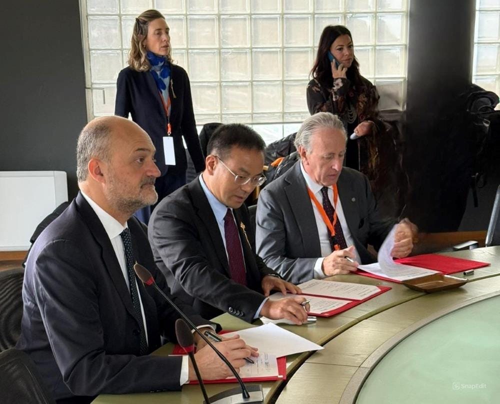 Firma-protocolli-Cina-a-Citta-della-Scienza-1-low Italia e Cina unite per la ricerca e l'innovazione: accordi tra atenei tra atenei a Città della Scienza