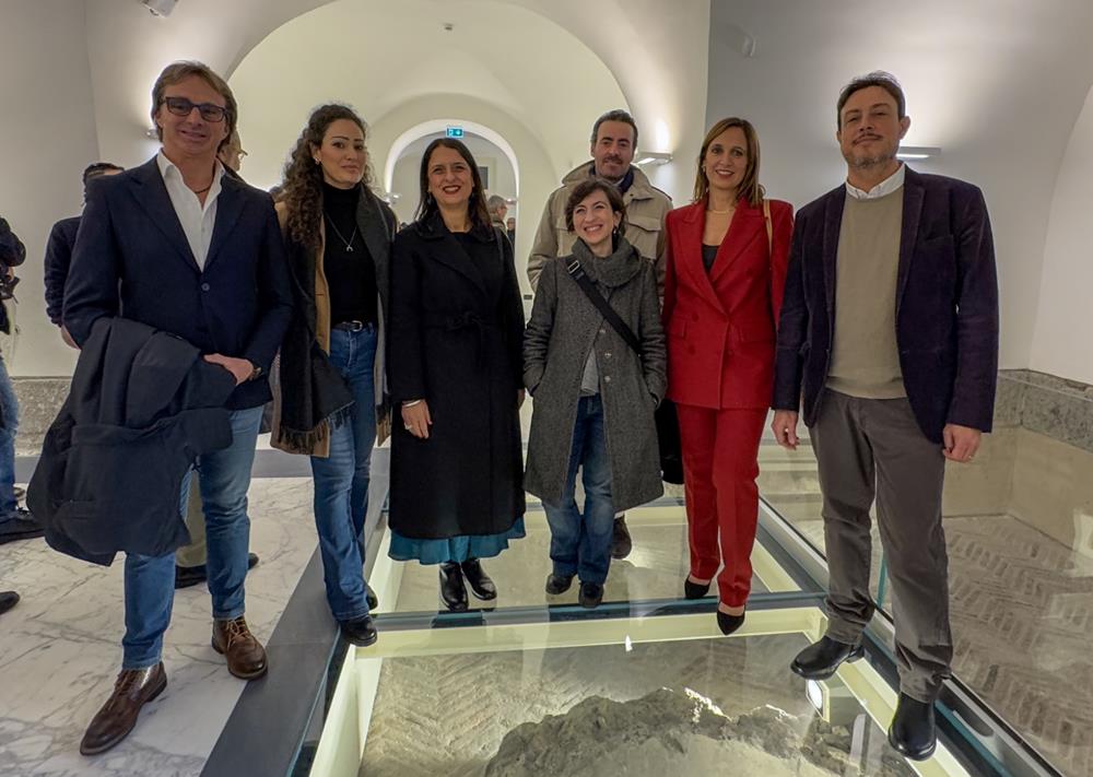 PHOTO-2024-12-13-14-09-11-4-Copy Palazzo Reale di Napoli, inaugurati gli spazi del bookshop e la mostra "Le ceramiche dei Viceré"