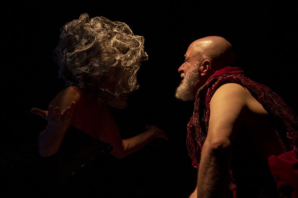 Tempesta-di-Rosario-Sparno-prove-ph-®Pino-Miraglia-3690-Copy Tempesta: il mare e la magia di Shakespeare approdano alla Sala Assoli