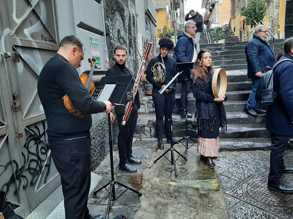 WhatsApp-Image-2024-12-10-at-16.47.26-Copy-Copy Forcella intitola le scale a Nino Taranto: cultura e riqualificazione al centro del progetto