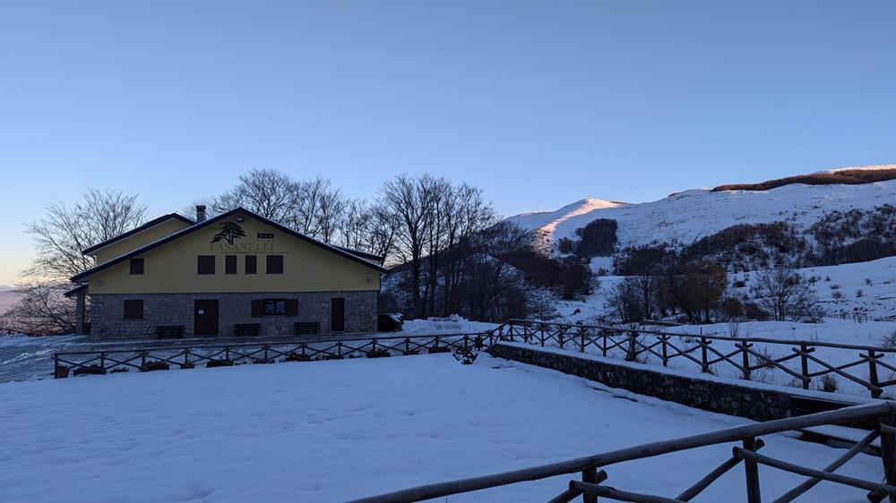 WhatsApp-Image-2024-12-12-at-13.29.21-Copy Prima neve sul Pollino: spettacolo invernale e nuove opportunità turistiche a Rotonda