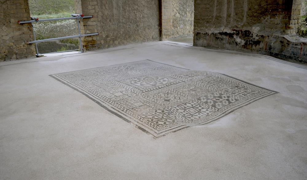 6.Gemma_triclinio_dopo-Copy Al Parco Archeologico di Ercolano la Casa della Gemma e Close-up Cantieri inaugurano il 2025