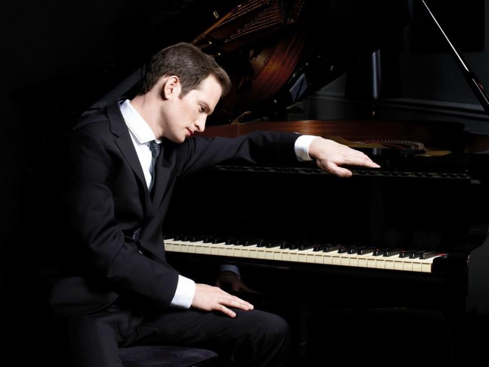 Anthony-Strong-1-Copy Ravello Concerti d'Inverno: due appuntamenti tra classica e jazz all'Auditorium Oscar Niemeyer