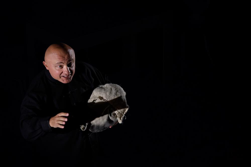 CTF_08072022_L-anno-in-cui-bruciammo-chrome_Ph_GiusvaCennamo_AgCubo_GCF0159-Copy 2084 – L'anno in cui bruciammo Chrome: un'esplorazione distopica al Teatro Sannazaro