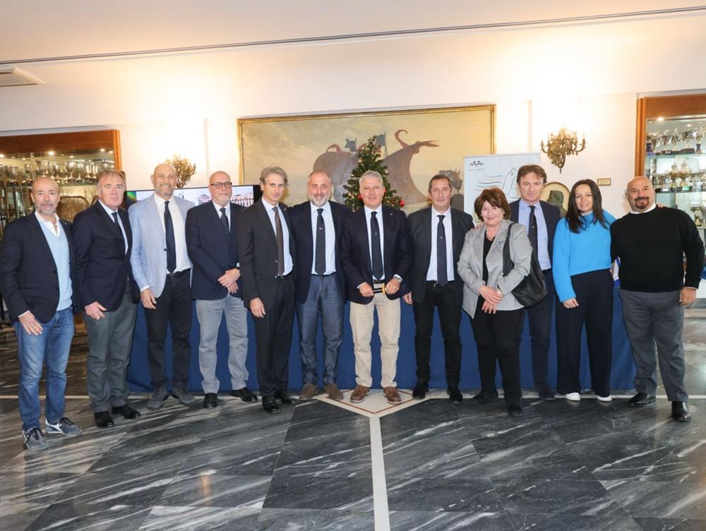 Incontro-presidenti-Copy Trofeo Campobasso 2025: Andrea Tramontano (RYCC Savoia) trionfa nel golfo di Napoli