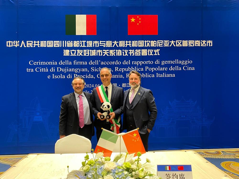 Foto cerimonia accordo di gemellaggio Dujiangyan Procida 3 Copy