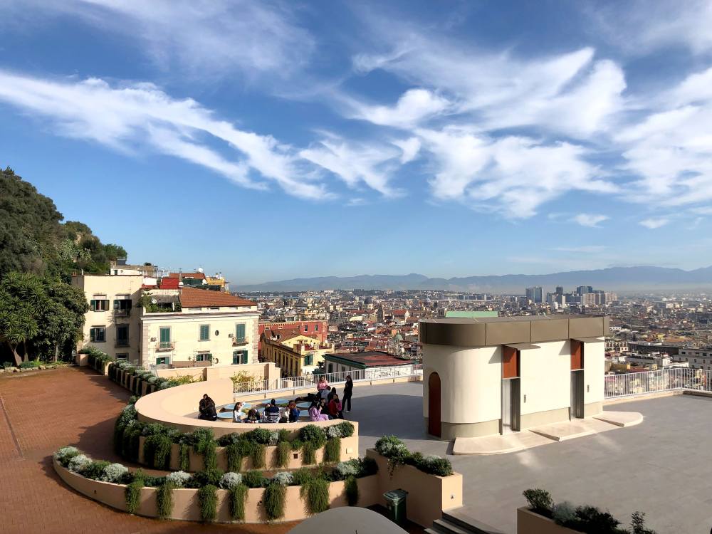 Studenti-sulle-terrazze-del-Suor-Orsola-low I cinque Atenei napoletani celebrano al Suor Orsola la Giornata Nazionale delle Università