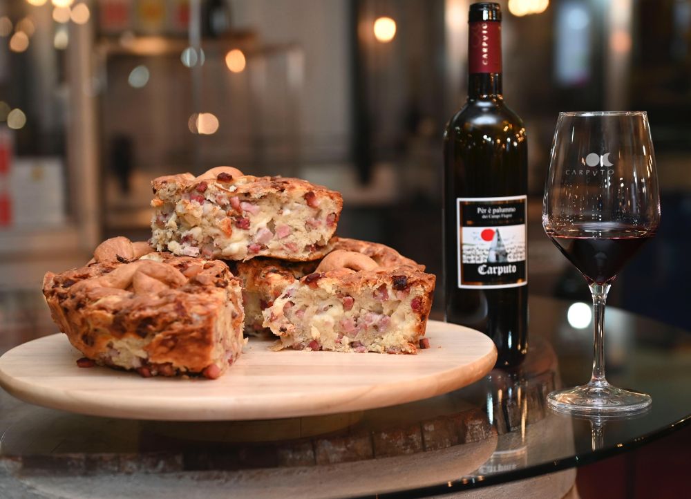 Casatiello-e-piedirosso-1-low Pasqua flegrea, tradizione e vino: l’abbinamento perfetto con i vini Carputo presenti a Vinitaly