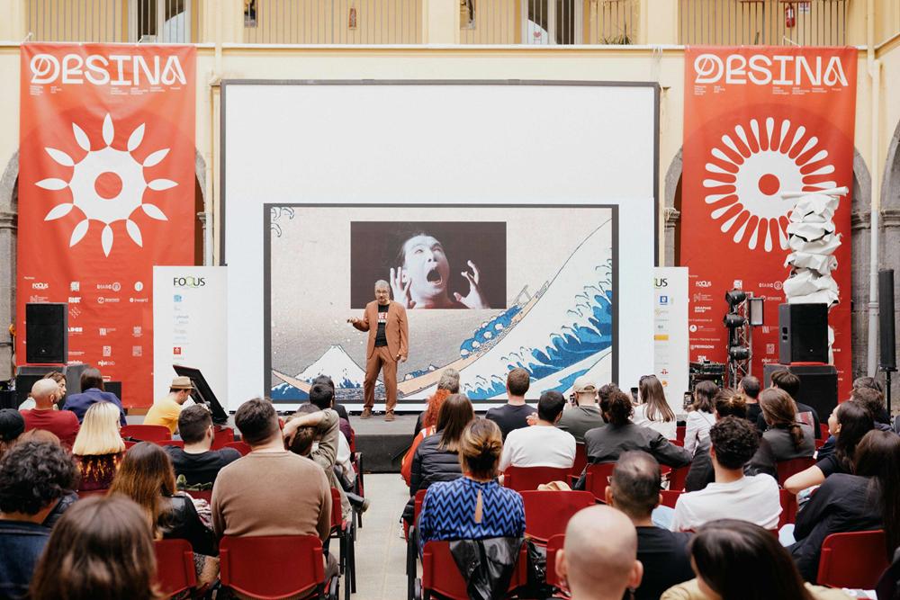 FOQUS_DESINA-2023_09181-Copy DESINA/03: il Festival della Grafica e delle Culture Visive 2025 celebra la 'follia creativa'