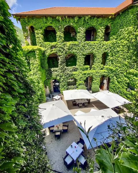 La-Corte-di-Palazzo-Acampora-low Riapre La Corte degli Dei ad Agerola con lo chef Vincenzo Guarino: tra eleganza patrizia e sapori