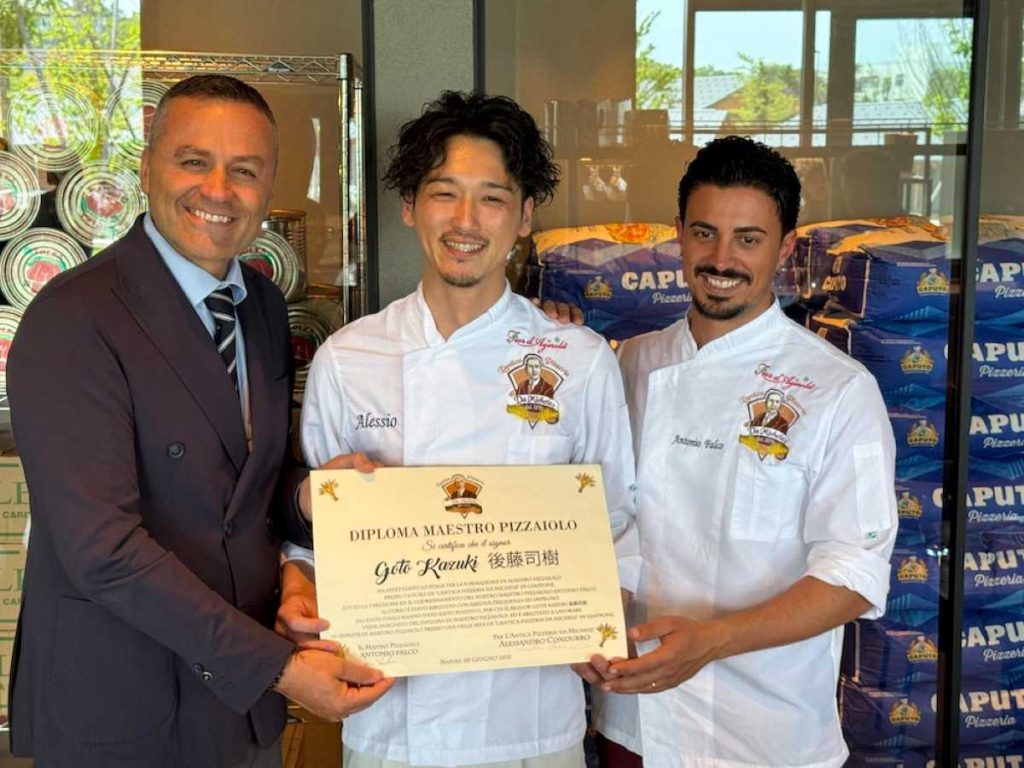 Da-Michele-Hokkaido-2_Alessandro-Condurro_pizzaiolo-Alessio_Antonio-Falco-low-1024x768 L’Antica Pizzeria Da Michele a Hokkaidō, quarta sede in Giappone accanto allo stadio Escon Field