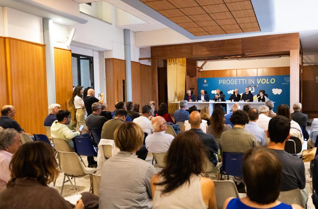 Progetti-in-volo_Gesac_sala_9.06.2025-Copy-1024x673 Progetti in Volo: sport, arte e cultura per far decollare i giovani di Napoli Est