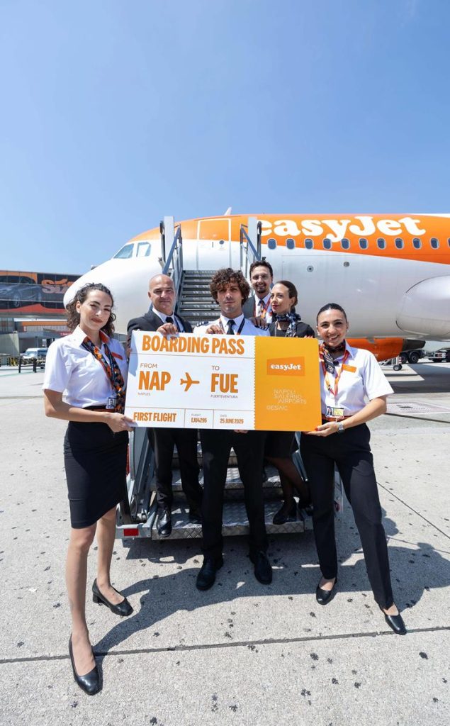 crew-easyJet-Napoli-Fuerteventura-25-giugno-Copy-635x1024 easyJet decolla da Napoli verso Fuerteventura: nuova rotta per scoprire le Canarie tutto l’anno