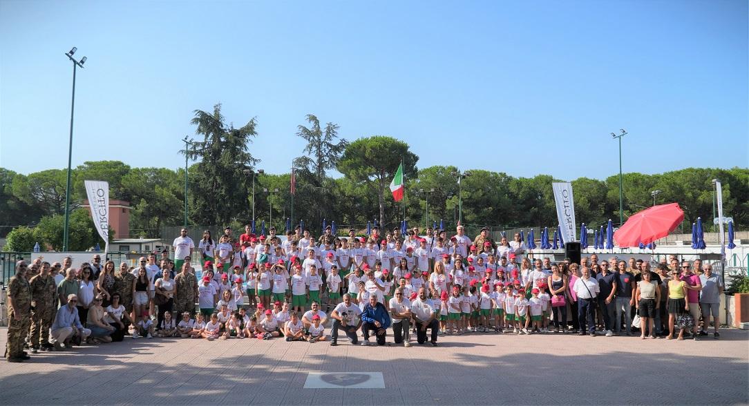 foto di gruppo con genitori e staff Copy