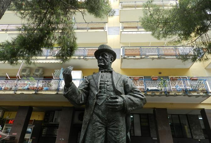 Piazzetta-Toto-2-Copy Il Principe Poeta: omaggio a Totò nella 'sua' piazzetta con la nipote Elena Anticoli De Curtis