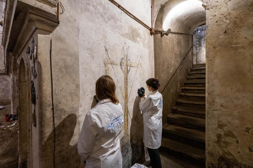 62bae640-2f18-4b16-a291-ac536280a565-Copy-1024x683 Scoperto dipinto del Settecento con le 'anime pezzentelle' nella Chiesa di Santa Luciella ai Librai