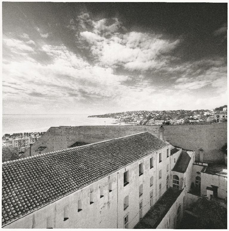 Foto-Jodice-per-la-copertina-del-volume-Le-savoir-sur-la-falaise-Napoli-dal-Suor-Orsola-Copy Le Savoir sur la falaise: il Suor Orsola omaggia Mimmo Jodice e il suo sguardo poetico sulla città