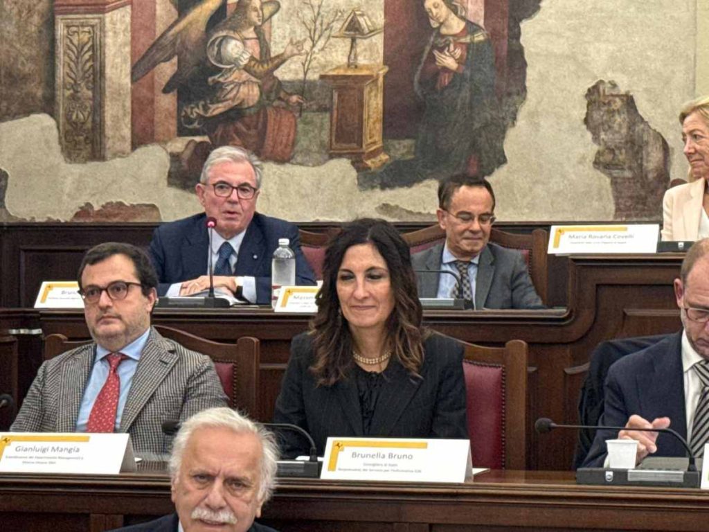 Immagine-WhatsApp-2025-10-31-ore-12.54.20_c30594b5-1200-1024x768 Intelligenza Artificiale e Pubblica Amministrazione: a Napoli il confronto sulla trasformazione digitale