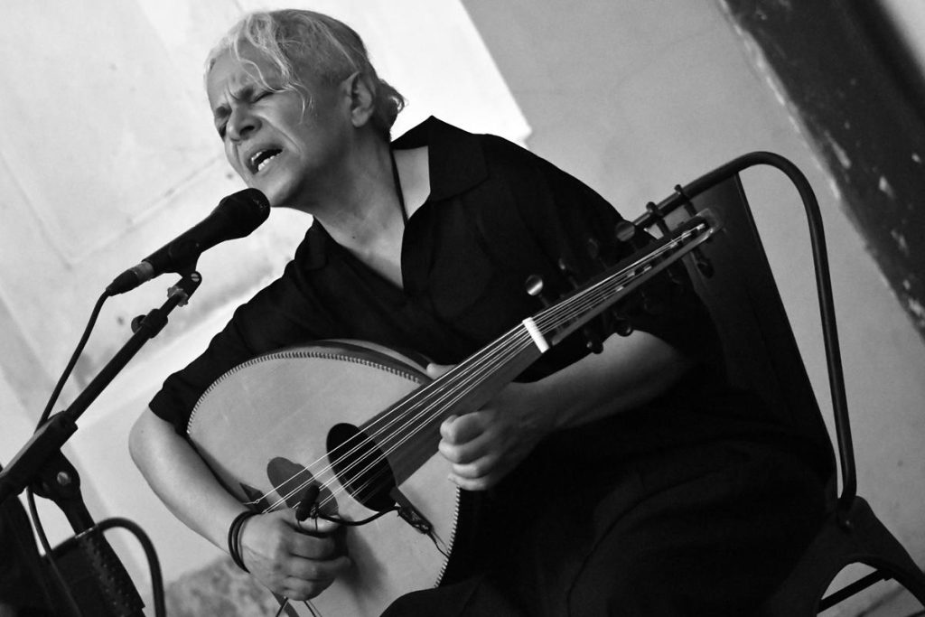 Kamilya-Jubran_foto-Pietro-Vietri-Copy-1024x683 Uànema 2025: a Napoli torna la Festa degli Altri Vivi tra riti, ironia e musica