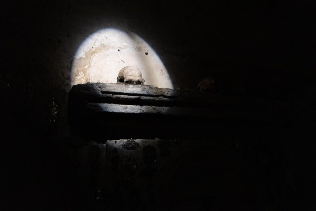 ee9c3ef4-d197-482d-979d-dd42d87a4aac-Copy-1024x683 Scoperto dipinto del Settecento con le 'anime pezzentelle' nella Chiesa di Santa Luciella ai Librai